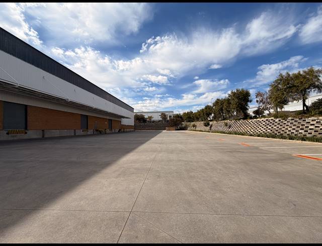 13,926M² WAREHOUSE TO LET IN GOSFORTH PARK